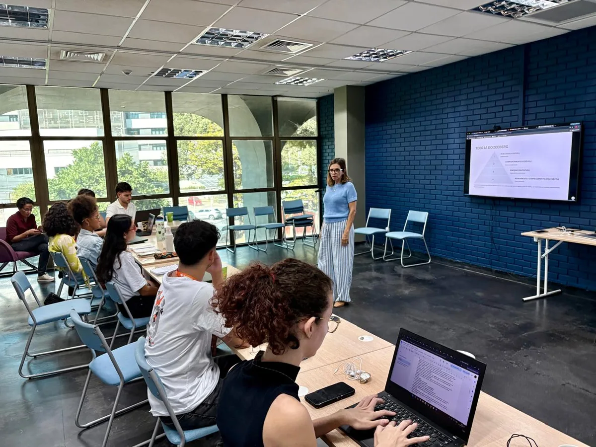 Comunicação na prática: expressão verbal e vulnerabilidade marcam aula para novos jornalistas