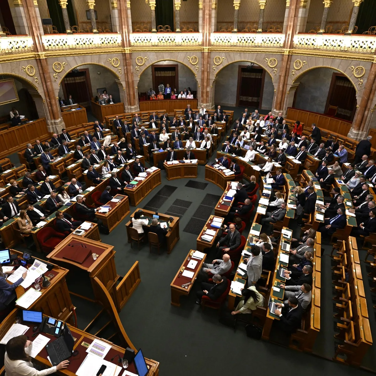 Ungarn - Parlament beschließt Änderungen an LGBTQ-Gesetz aus Orban-Zeit