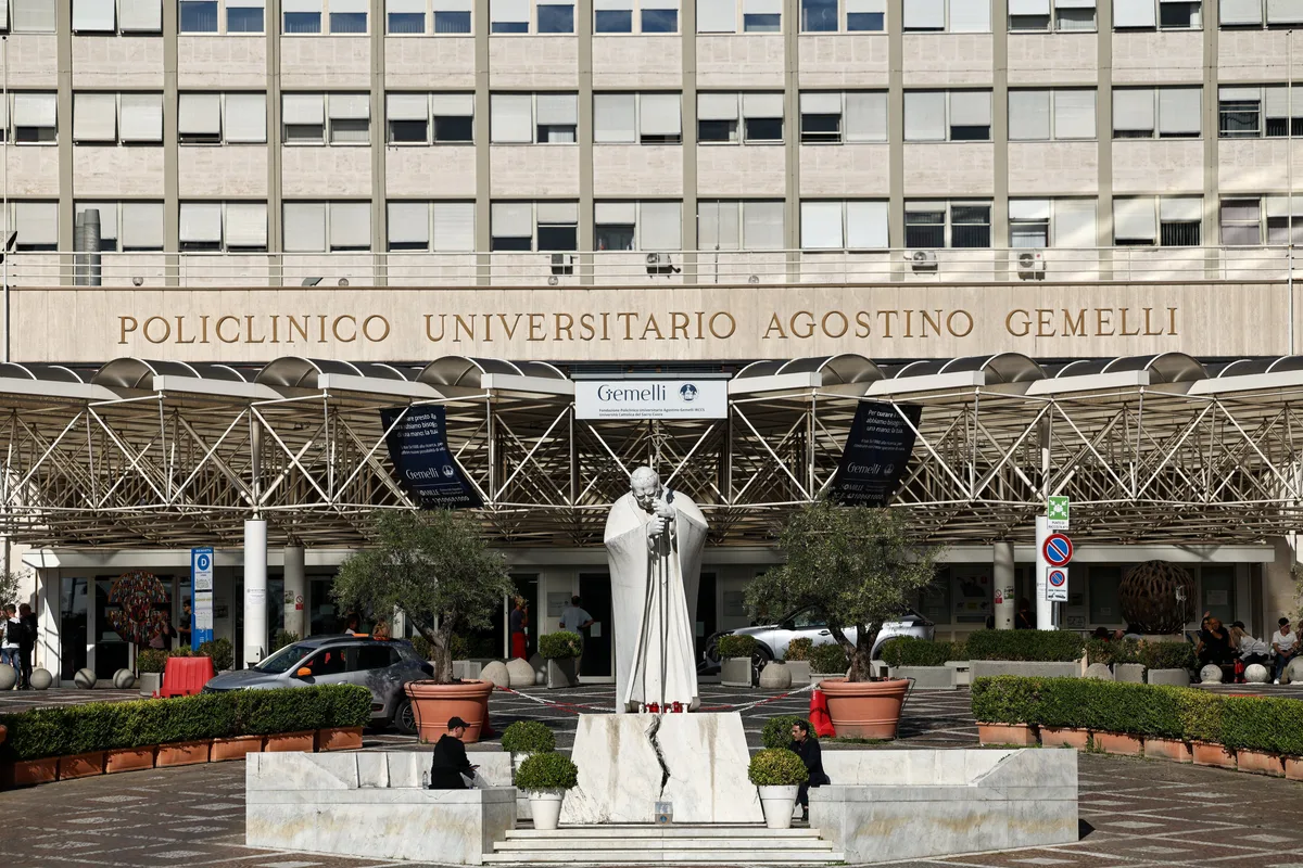 Tras la cirugía, el papa León XIV celebró una misa en el hospital Gemelli