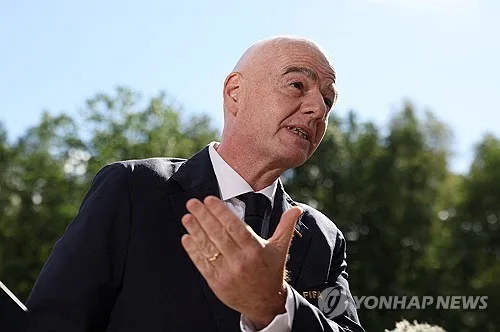 코너 몰린 인판티노, FIFA 개혁 제안…"독립적 외부 기관 통해"