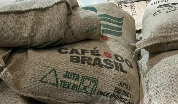 Exportação de café pelos portos do ES sobe 58% e atinge recorde