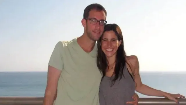 Mulher morre após cair com carro em piscina. Causa do acidente revelada