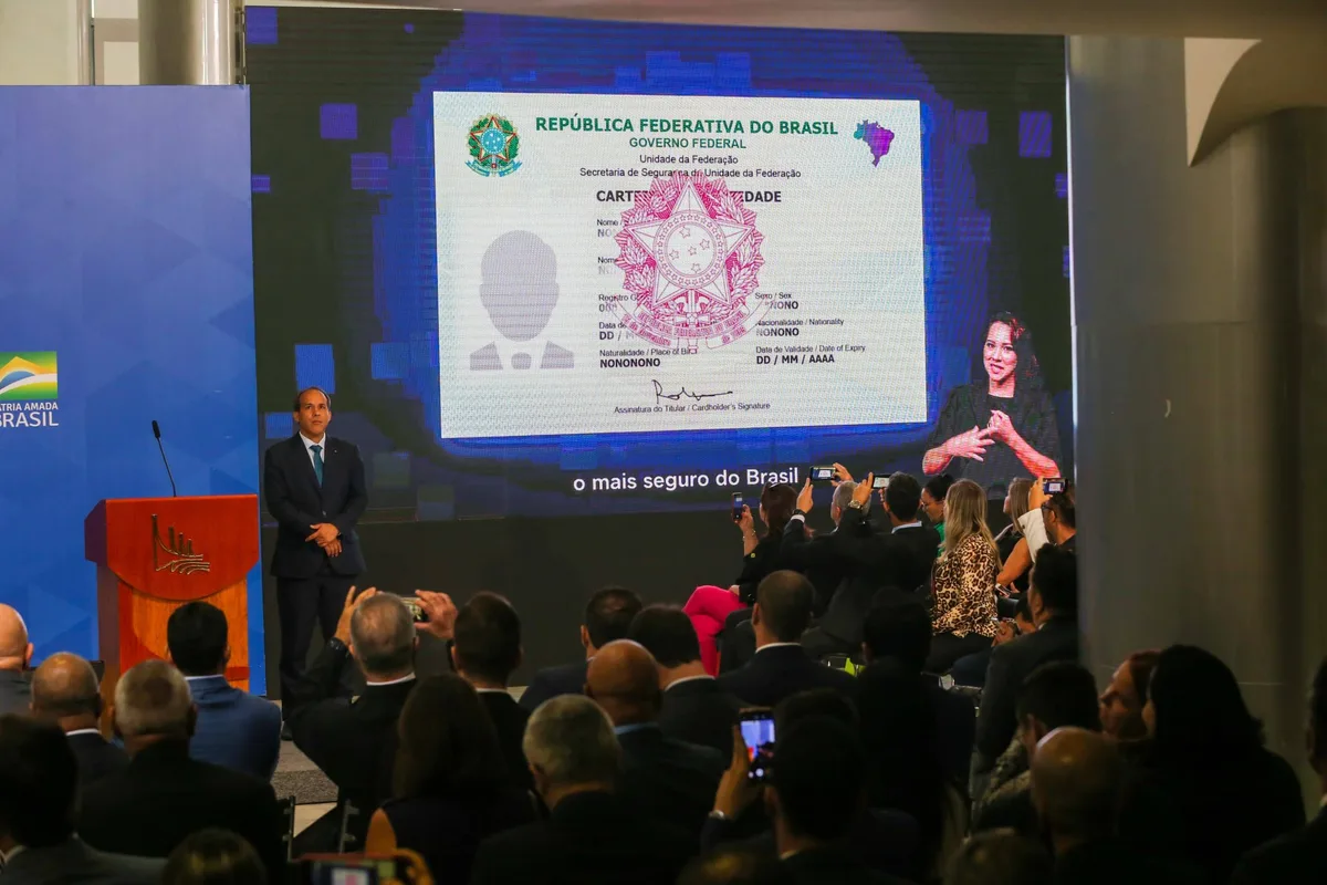 RG antigo vai acabar: veja o prazo para trocar pela nova Carteira de Identidade Nacional