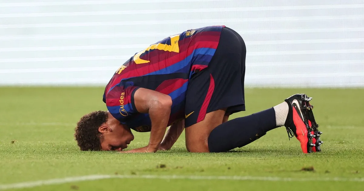 Mientras busca un 9, el delantero egipcio que tiene Barcelona volvió a convertir un gol