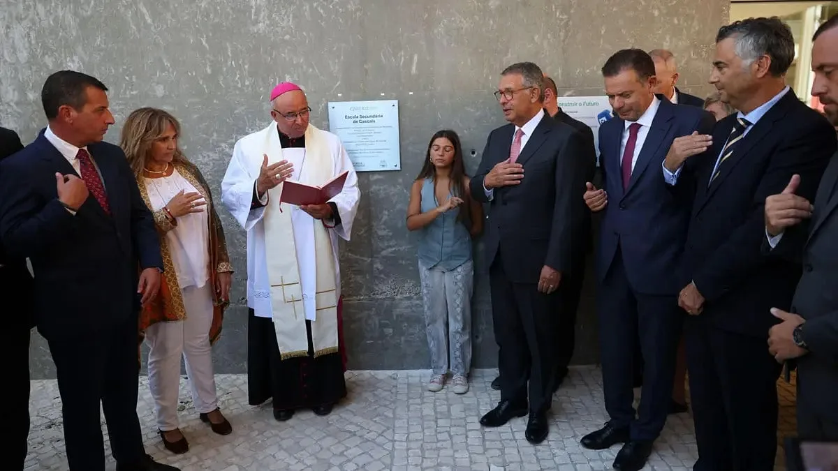 Cascais. Bênção católica na inauguração de escola pública leva associação a pedir avaliação de "ilegalidades"