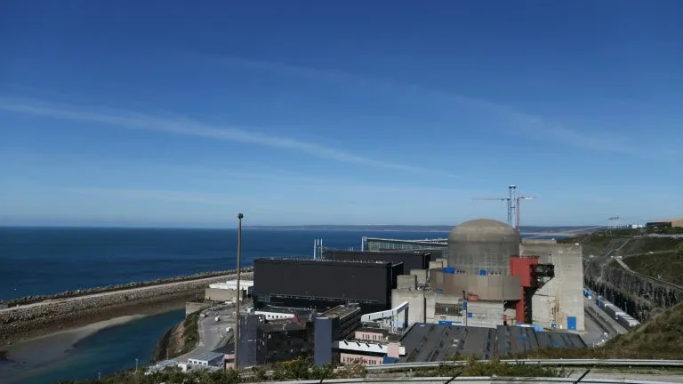 Elles sont soupçonnées d'entente et de corruption "au détriment d'EDF": "plusieurs entreprises" du secteur de la maintenance nucléaire perquisitionnées