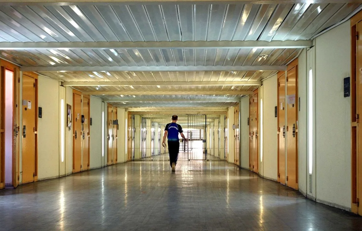 Fusillade dans un collège d’Aubagne : Dans quelles conditions incarcère-t-on les ados ?
