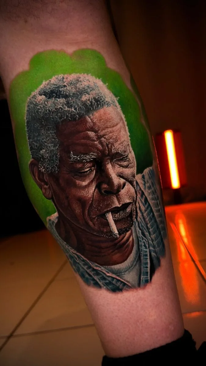 Acreano eterniza Mestre Irineu na pele com foto rara