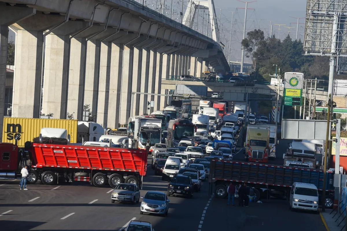 EN VIVO | Megabloqueos de transportistas hoy 31 de agosto en carreteras y avenidas de CDMX y Edomex: enfermeras del IMSS mantienen cerrada la avenida en Centro Médico