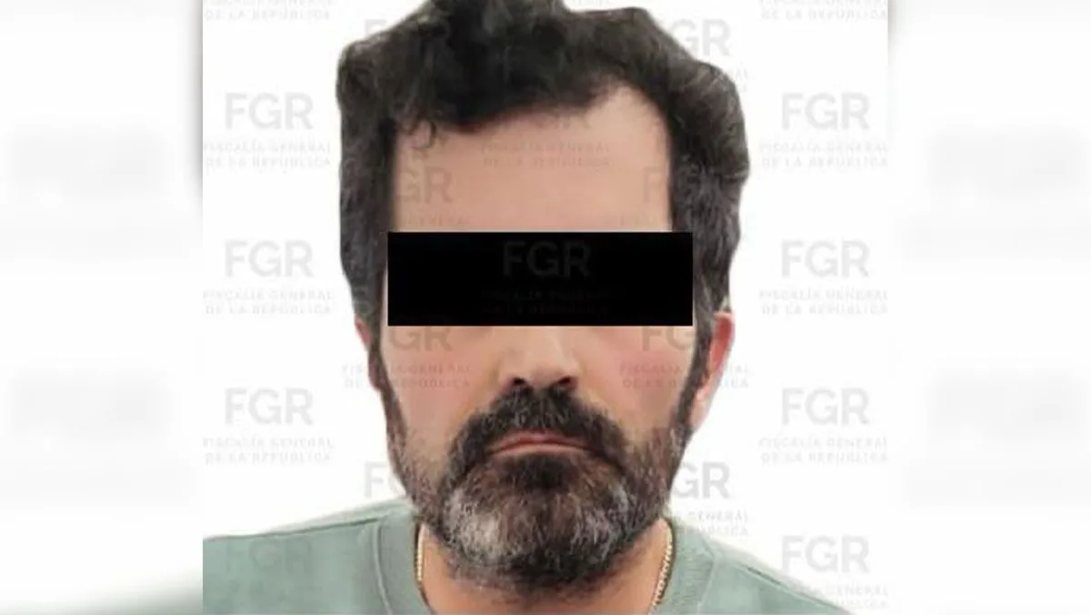 Fernando ‘N’, exalmirante involucrado en huachicol fiscal, es trasladado desde Argentina a México