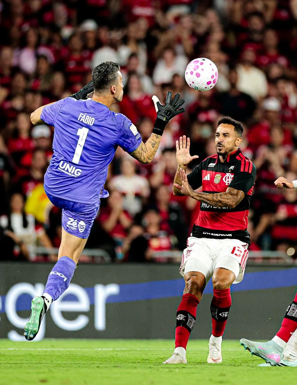 Danilo passa por cirurgia após fraturas na mandíbula e vai desfalcar o Flamengo nos próximos jogos
