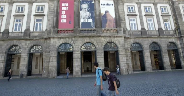"A propina dói": protesto no Porto contra OE2027