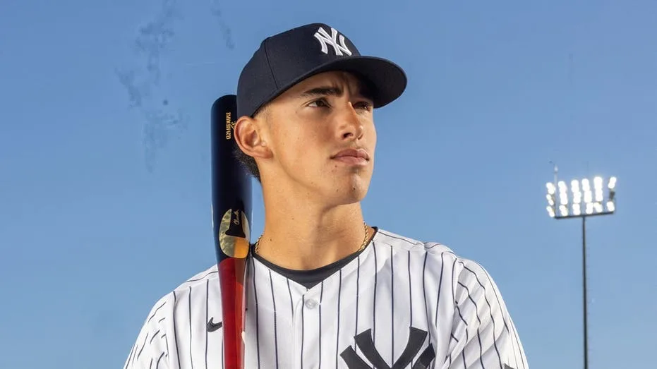 Yankees rookie makes dubious history, becomes first shortstop since 1915 with six-game error streak