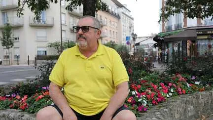 "Je ne m'imaginais pas derrière les barreaux" : l'opposant russe Boris Nadejdine, ciblé par le pouvoir judiciaire, raconte sa fuite "bouleversante" jusqu'en France