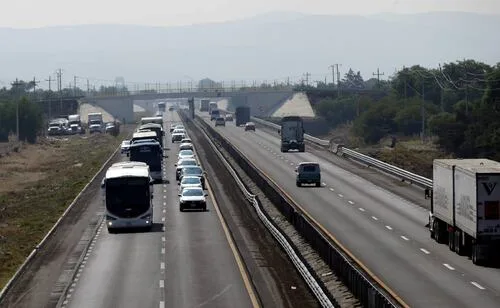 Tras cancelar Pase Turístico, Nuevo León ofrece incentivos para regularizar autos con placas foráneas; trámite costará 5 mil 865 pesos