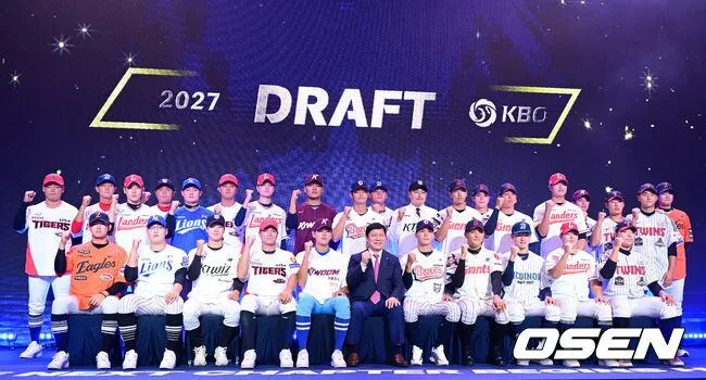 [사진]'KBO 리그의 미래' 2027 신인드래프트 지명자들
