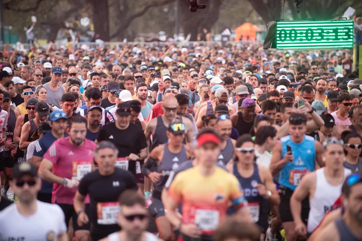 Así se vivió la Maratón de Buenos Aires 2026: más de 16 mil corredores coparon las calles porteñas en los 42K