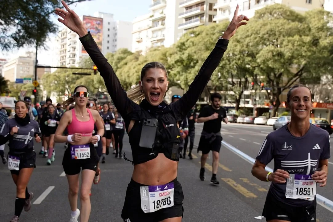 Cande Ruggeri cumplió su desafío y corrió los 21K de Buenos Aires: su emoción al llegar a la meta