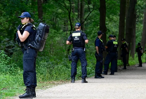 Inteligência alemã encontra esconderijo de armas perto de Berlim e suspeita de ação russa