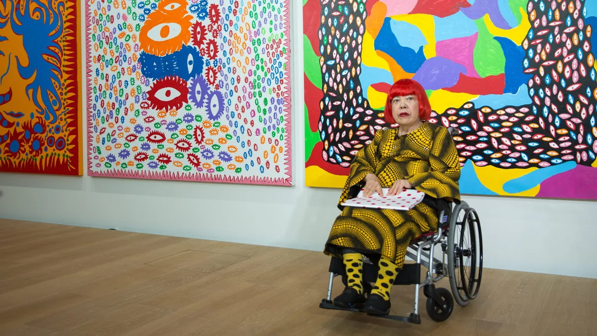 De Central Park à Louis Vuitton, a marca de Yayoi Kusama para lá das bolinhas (1929-2026)