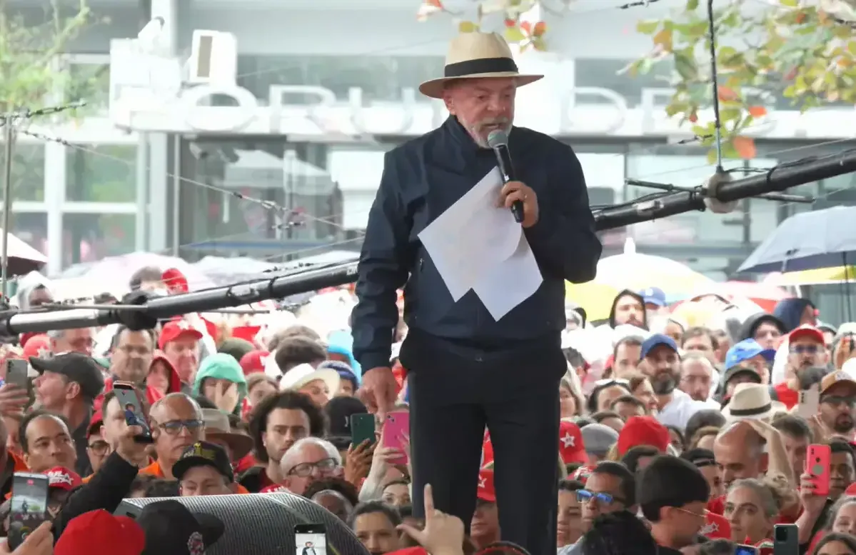Em SC, Lula diz que agro deveria “se ajoelhar” a ele diante de recursos