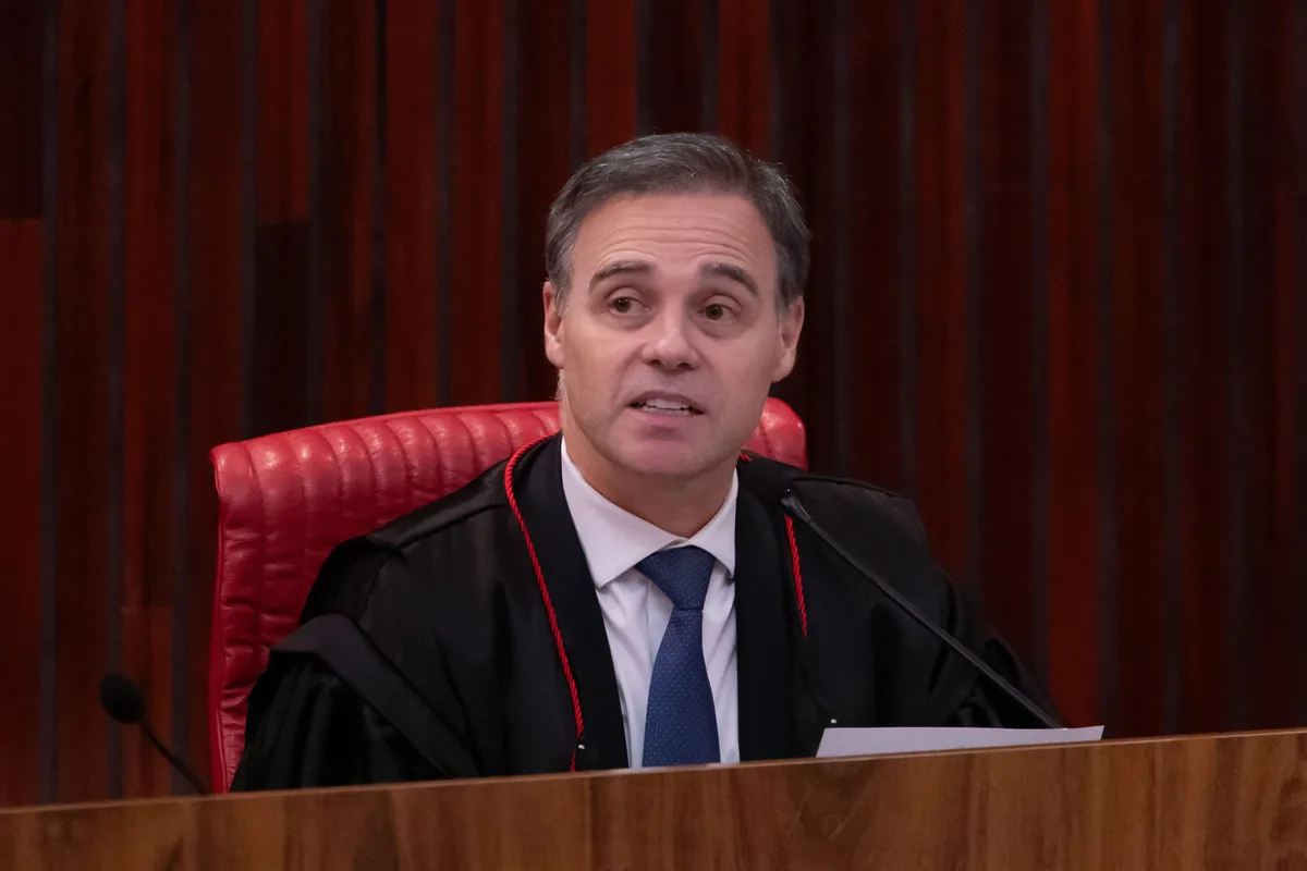 Mendonça manda excluir posts de Lula sobre “tesouraço” de Flávio Bolsonaro
