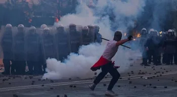 Protestos anti-Governo na Albânia deixam 71 polícias feridos e 71 detidos
