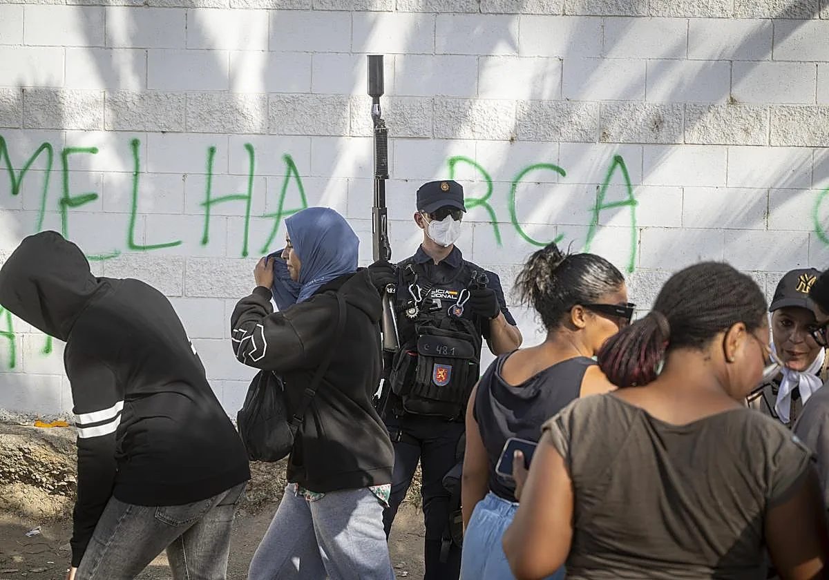 Una inmigrante detenida tras apuñalar a otra en un campamento de acogida en Ceuta durante la madrugada