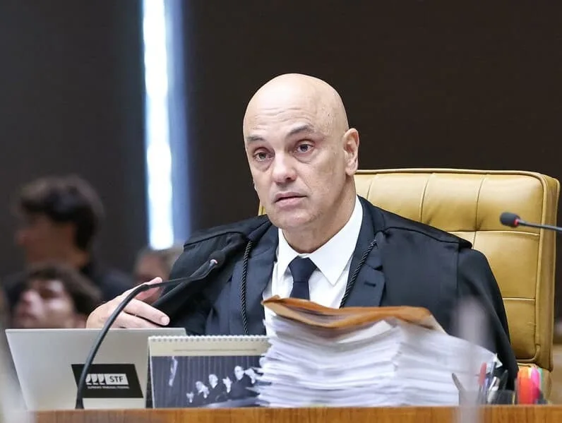 Moraes determina que Comando do Exército destrua armas de Bolsonaro