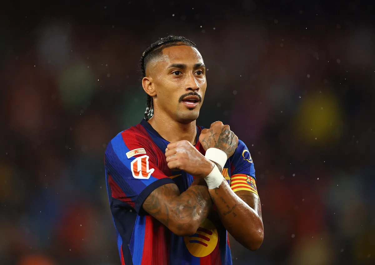 Raphinha se recupera de lesão antes de duros compromissos do Barcelona contra PSG e Real Madrid