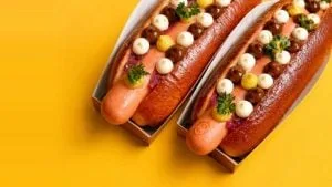 Quem diria! A salsicha virou produto premium a preço de picanha