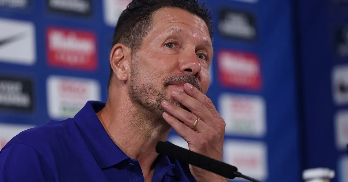 Diego Simeone aclaró la frase que pronunció sobre Julián Álvarez: "Dije que respetaba a los hinchas, pero no comparto insultos ni agravios"