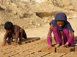 En Afghanistan, un million d’enfants pourraient mourir de malnutrition, alerte l’Unicef