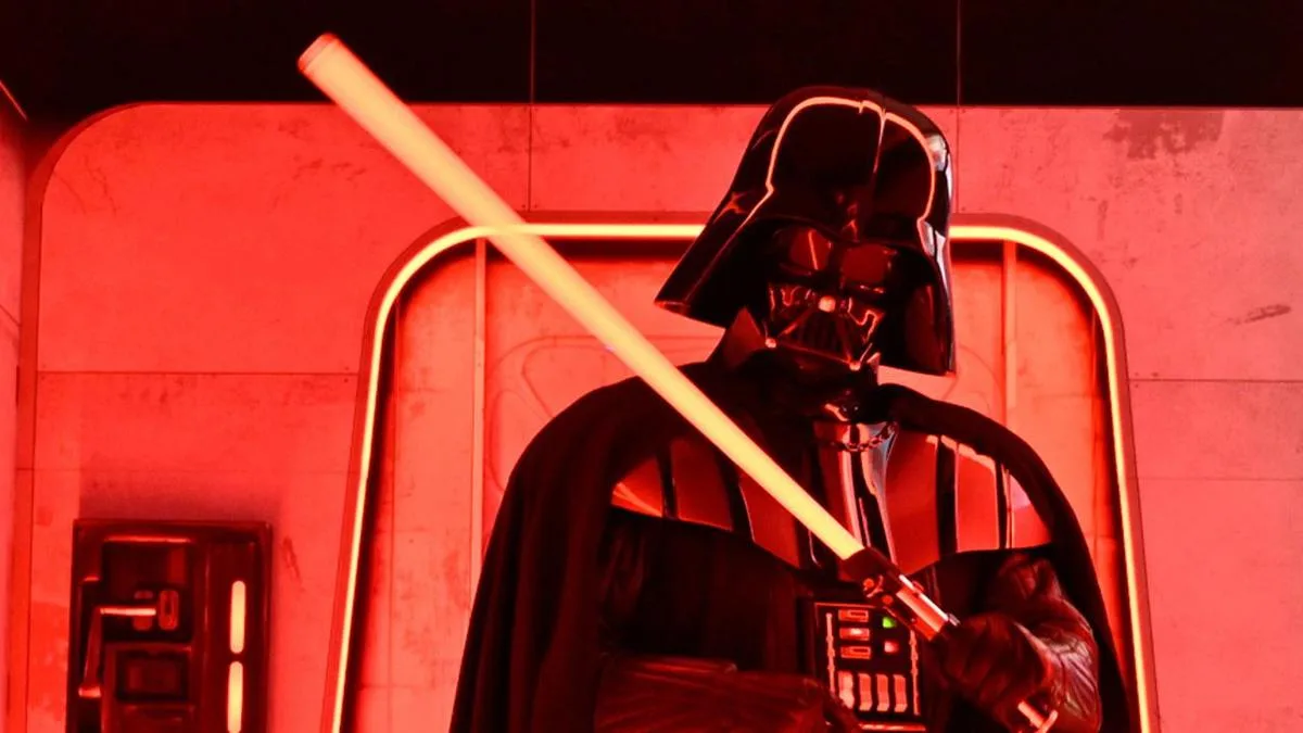 Darth Vader's famous duel lightsaber up for auction