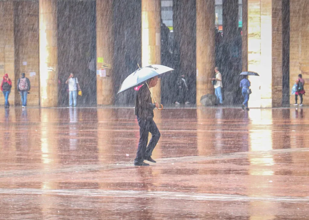 Inameh advierte al menos 5 días de tormentas por onda tropical