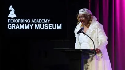 Morre Janie Bradford, compositora da Motown que coescreveu ‘Money (That’s What I Want)’, aos 87 anos