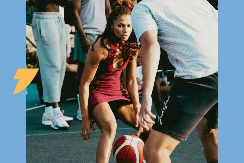 « J'ai fait une vidéo avec Wemby, c'est une dinguerie ! » : Naelle Bernard, l'ancienne basketteuse pro de 1,63 m qui ridiculise ses adversaires en robe