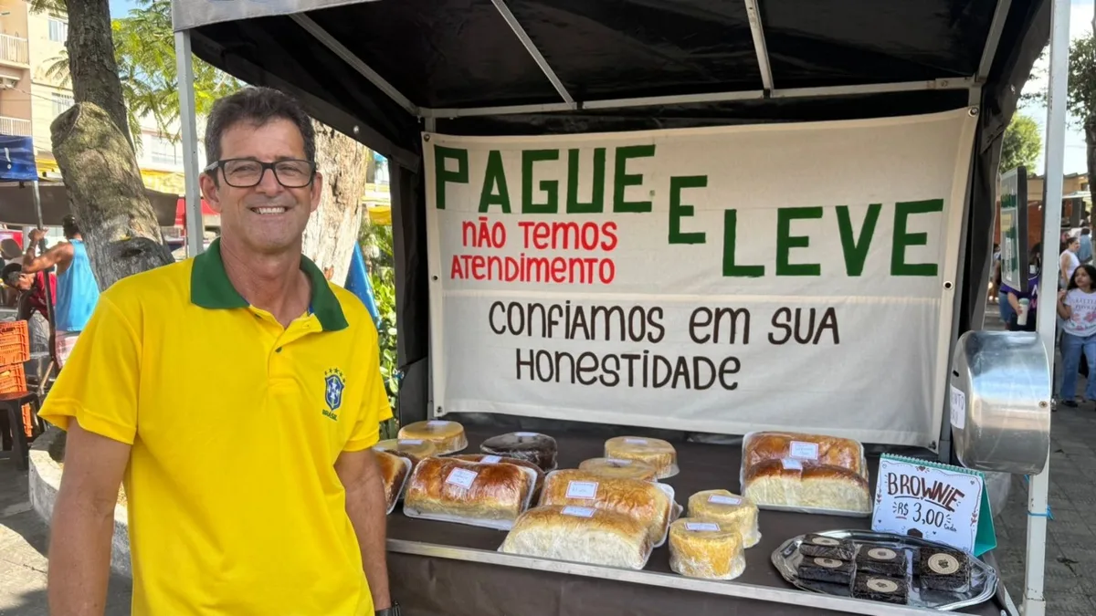 Na confiança: caminhoneiro do ES deixa estradas e abre banca de pães sem atendente