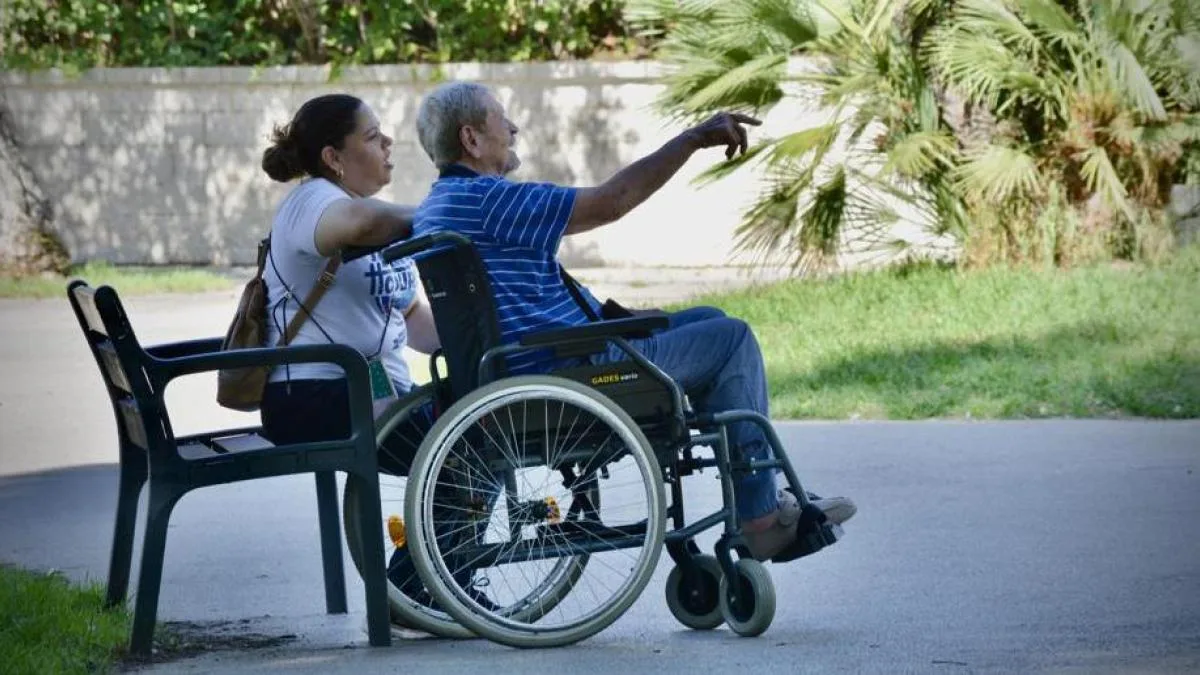 La personas dependientes podrán recibir varias ayudas y su cuidador ser un vecino