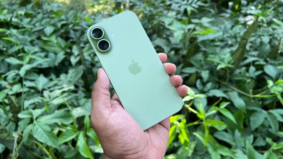 iPhone 17 at Rs 99,900 or wait for iPhone 18? Here’s what to consider