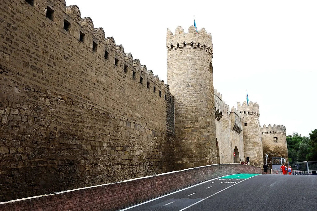 Entenda por que GP do Azerbaijão de Fórmula 1 não será disputado no domingo