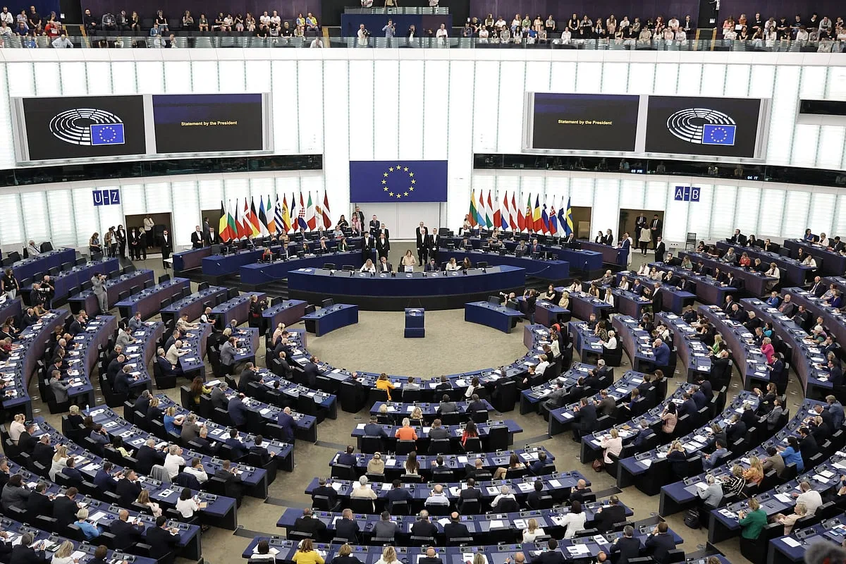 Eurodeputados querem garantir ambiente seguro na internet para jovens