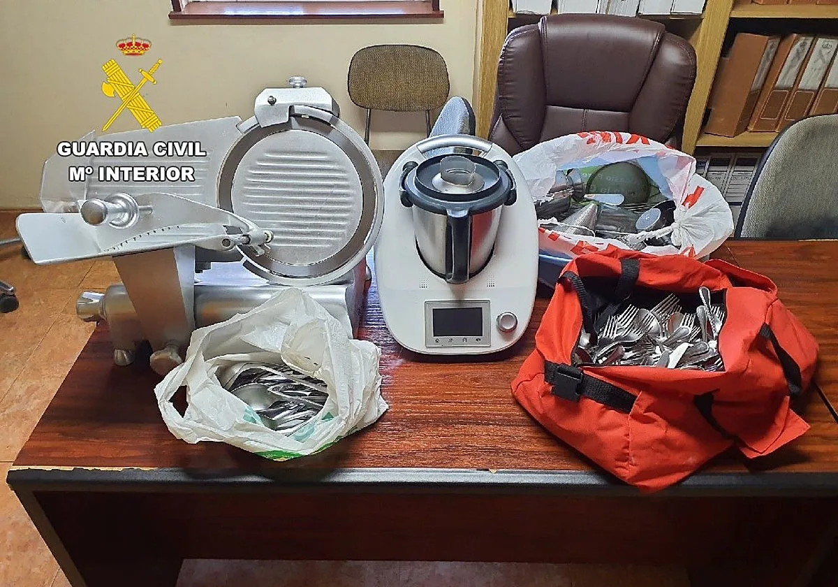 Detenido por robar en un restaurante de Fene y llevarse robots de cocina, vino y hasta la cubertería