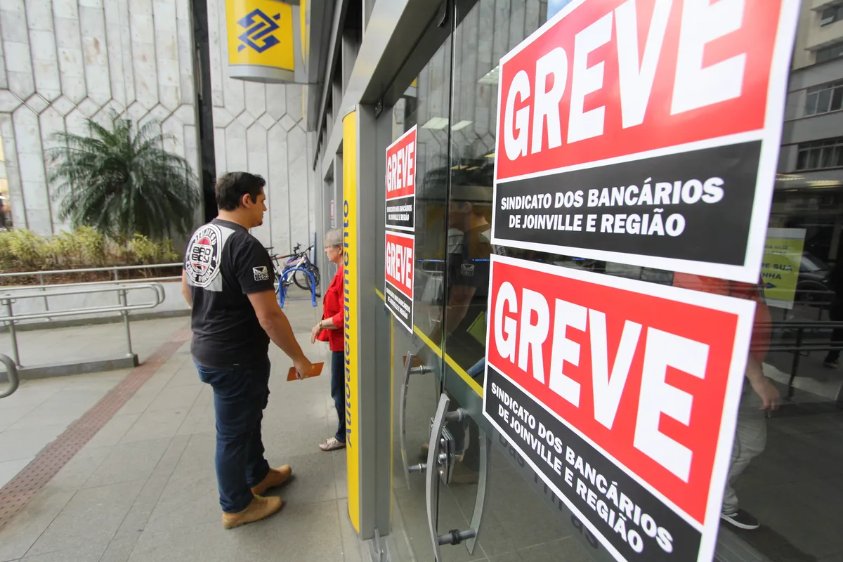 Categoria bate o martelo e greve dos bancários tem data marcada após rejeição de proposta da Fenaban