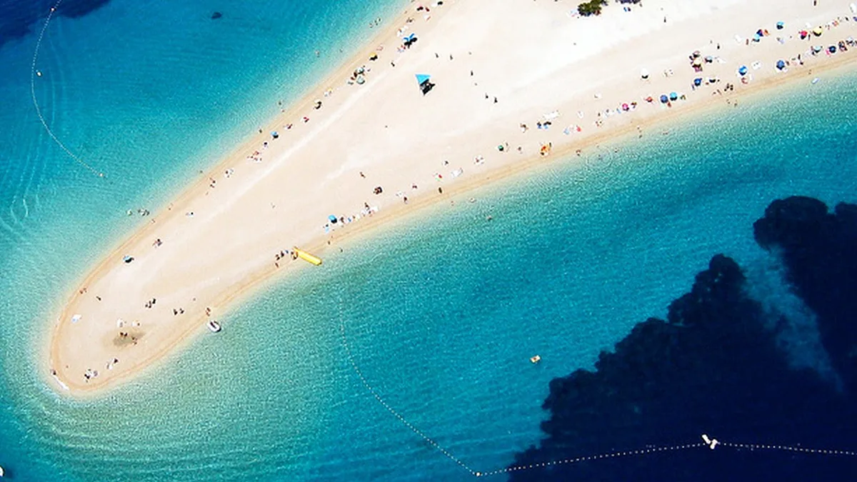 Sabia que na Croácia há uma praia que está em constante movimento?