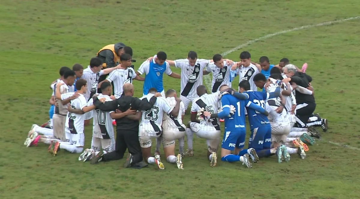 Ponte encerra maior jejum da história da Série B, e jogadores se ajoelham no gramado