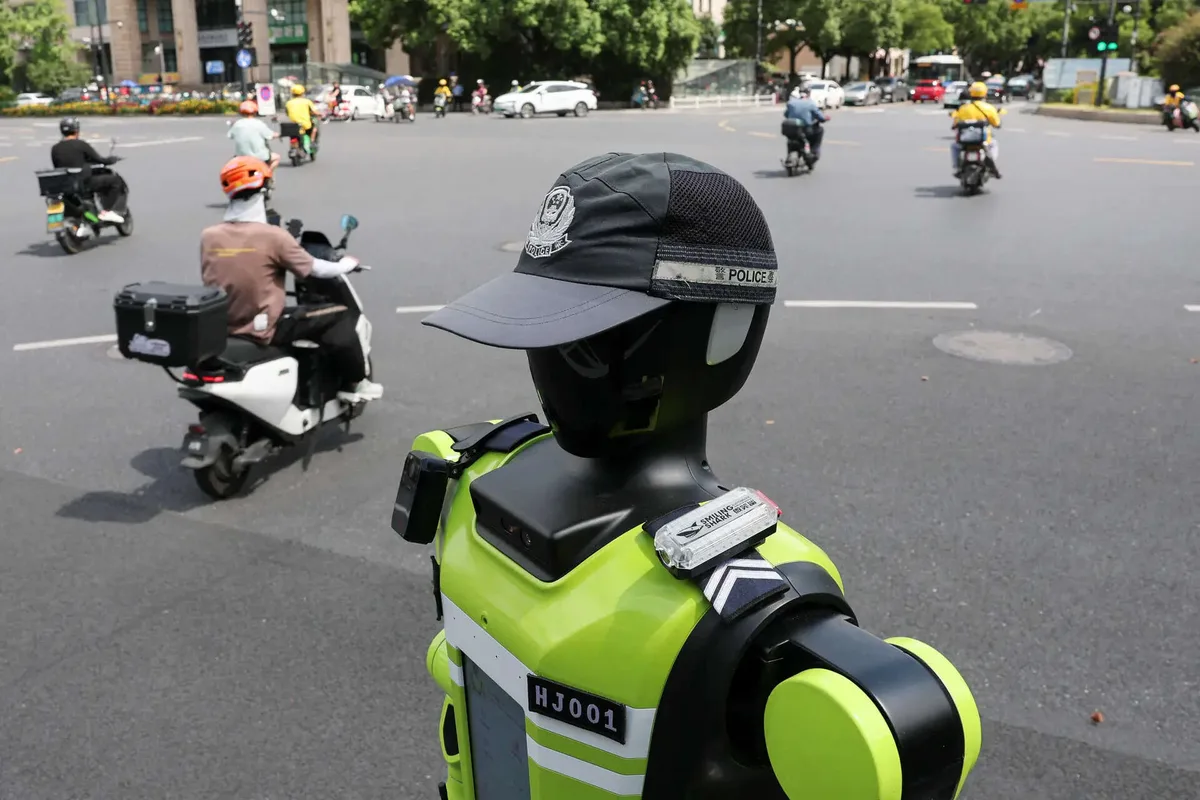 China puts robocops on traffic duty, minus the arrest powers