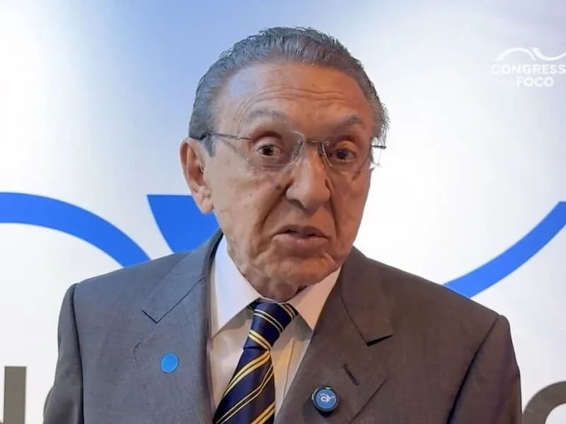 Parlamentares devem respeitar aspirações populares, diz Edison Lobão
