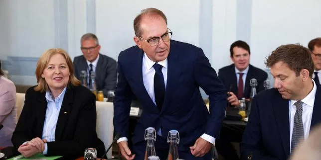 L’Allemagne expulse vingt-trois Afghans en vertu de nouvelles négociations avec les talibans
