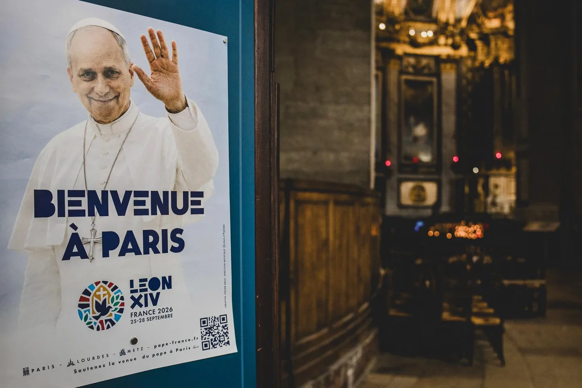 Visite du pape Léon XIV : un habitué des spectacles cathos identitaires dans les coulisses de la veillée au Stade de France
